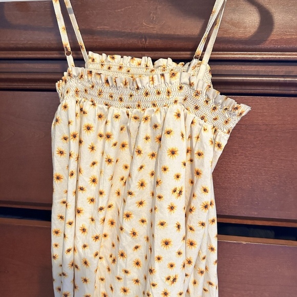 New We Wore What Daisy Print Floral Smocked Midi Dress - Picture 1 of 4